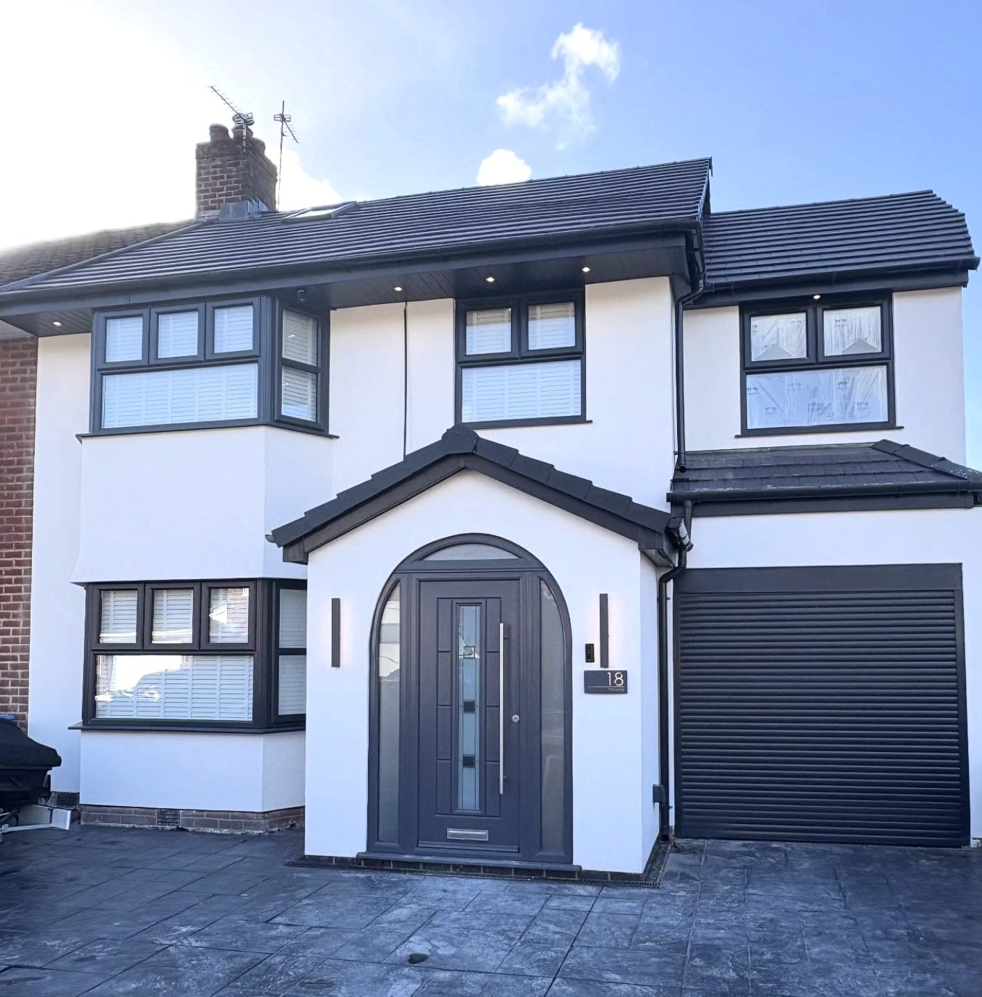 Full house silicone render in white with dark trim, Leeds